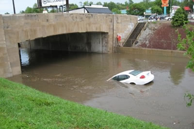 Car submerged at Saddlecreek in Omaha 2008